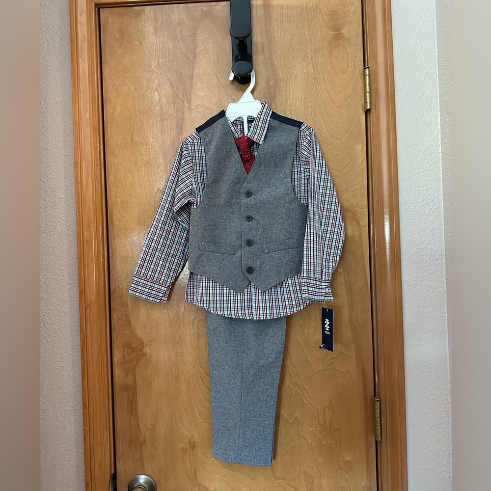 Izod Christmas plaid vest suit 4 piece set